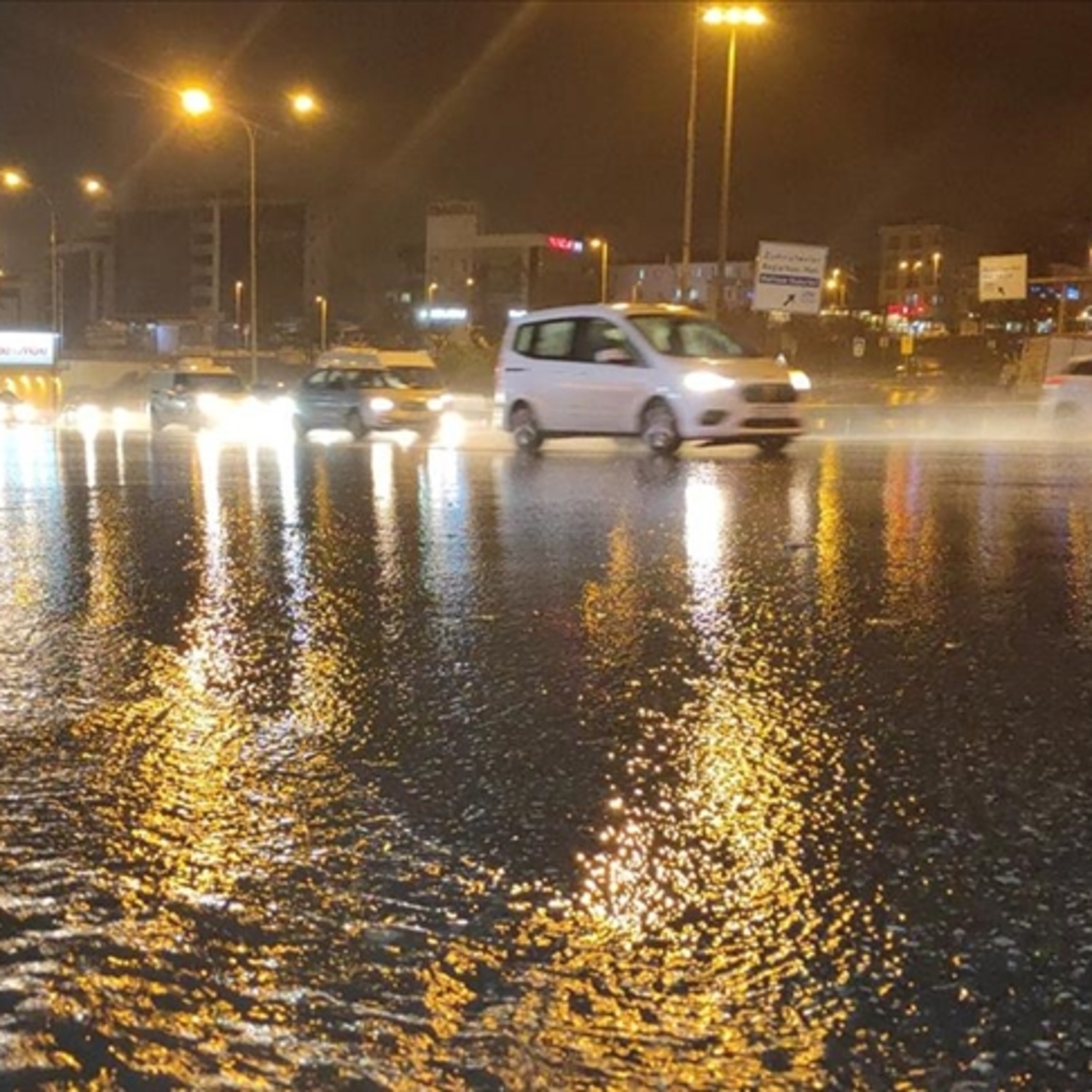 İstanbul’da aralıklarla sağanak etkili oluyor