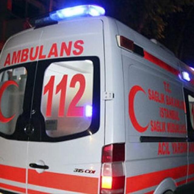 Araç durakta bekleyenlere çarptı: 6 yaralı