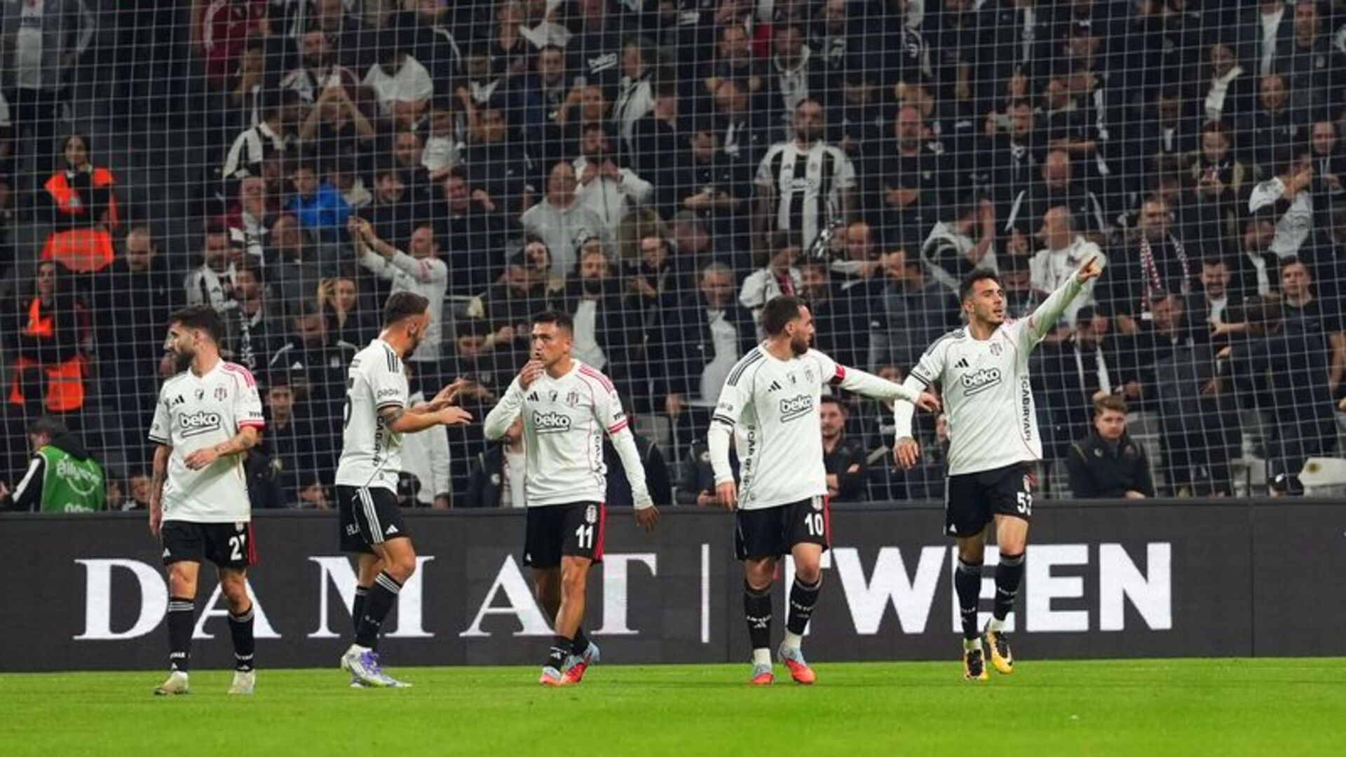 Beşiktaş'ın Zirve Yolunda İstanbul Avantajı: 11 Maçın 10'u Evde