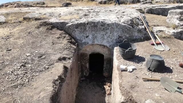 Adıyaman'da 1800 yıllık oda mezarı bulundu