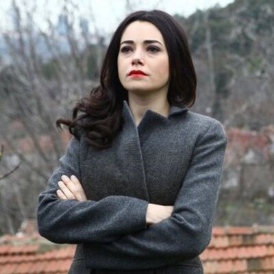 Çocuklarıyla trafik kazası geçirdi