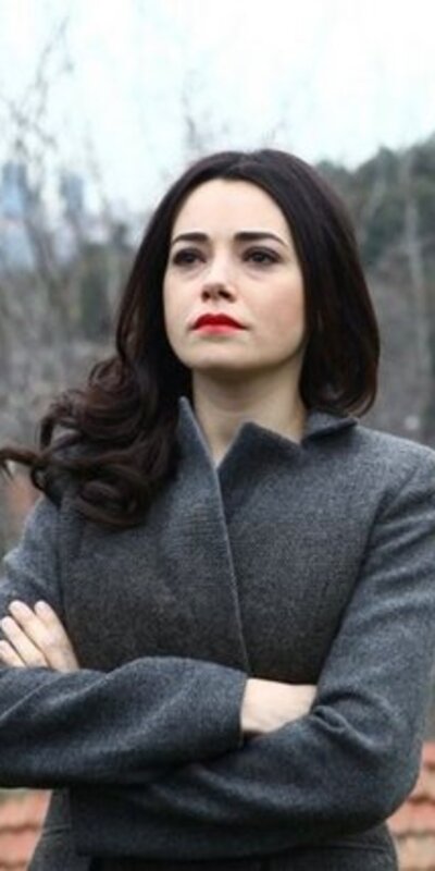 Çocuklarıyla trafik kazası geçirdi