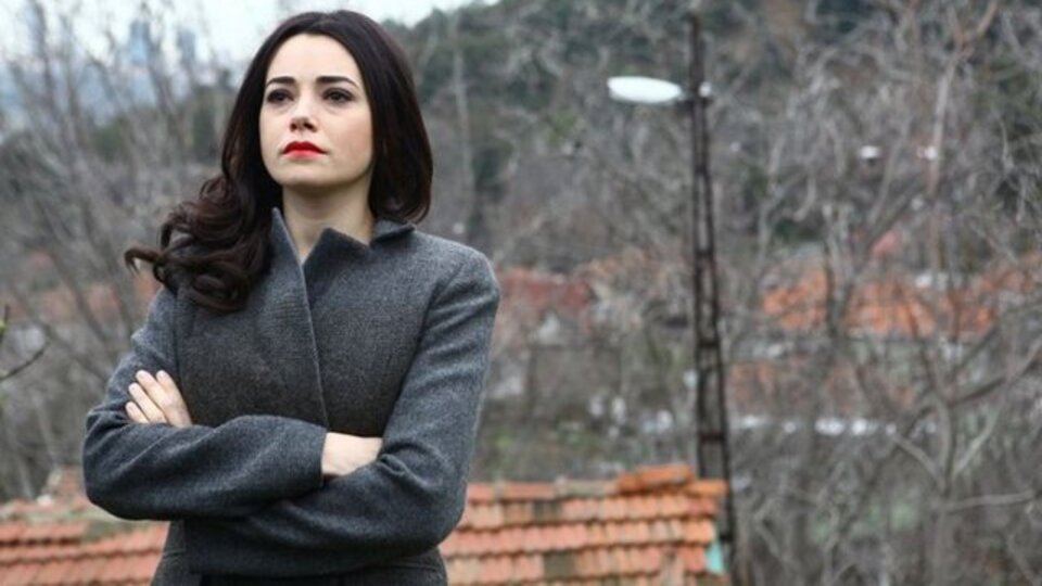 Çocuklarıyla trafik kazası geçirdi