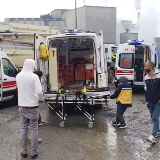Otomobil ile kamyon çarpıştı: 5 yaralı