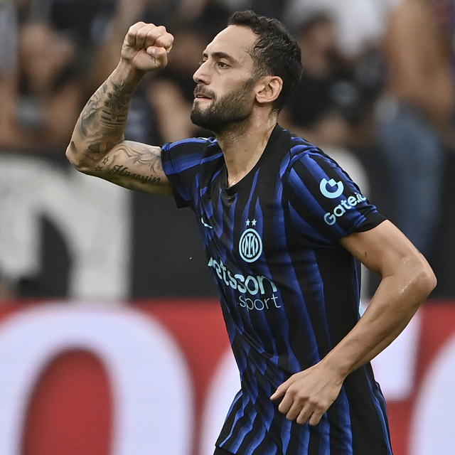 Hakan Çalhanoğlu'na büyük onur!