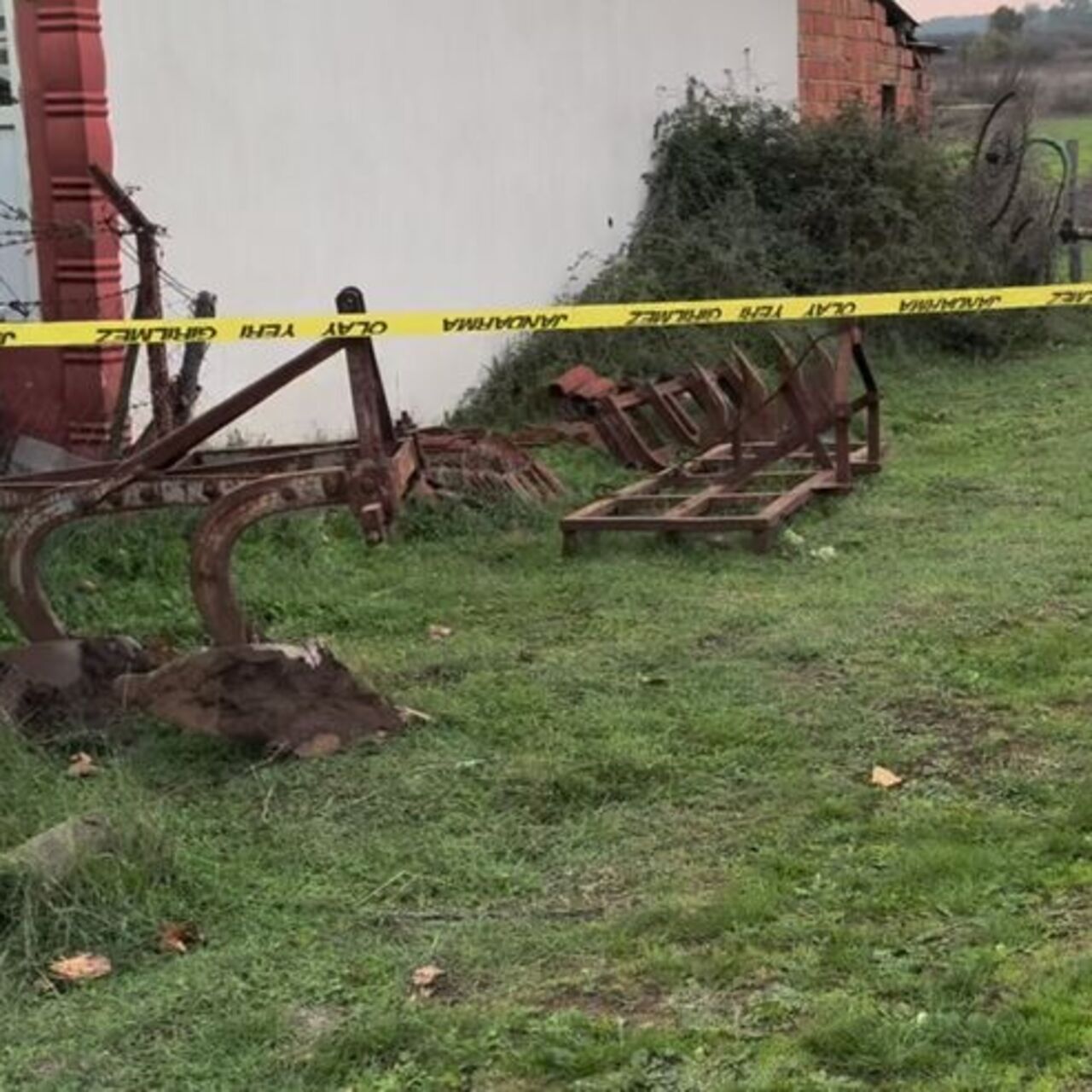 Oyun oynarken üzerine saban devrilen çocuk öldü
