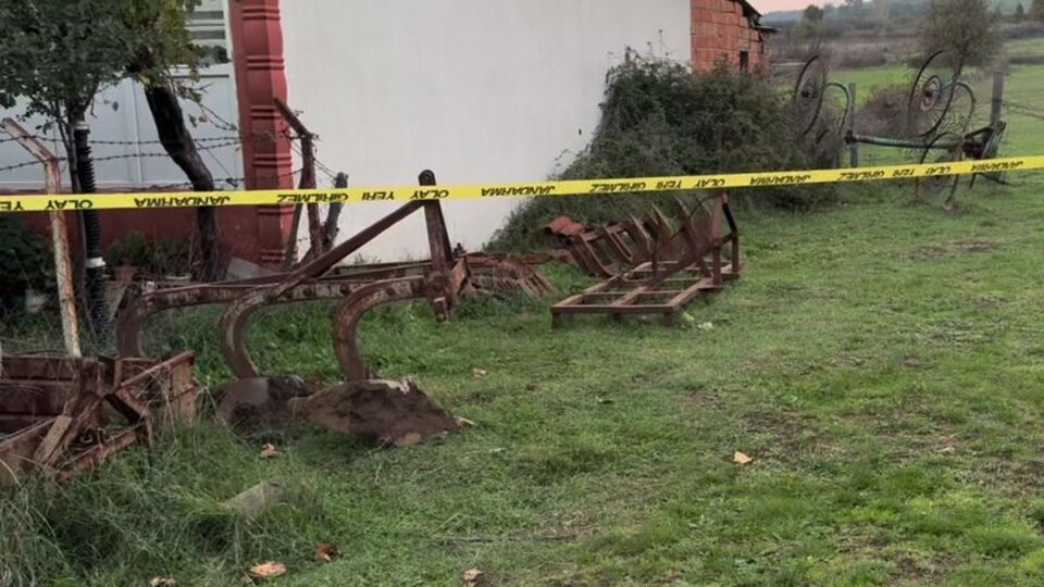 Oyun oynarken üzerine saban devrilen çocuk öldü