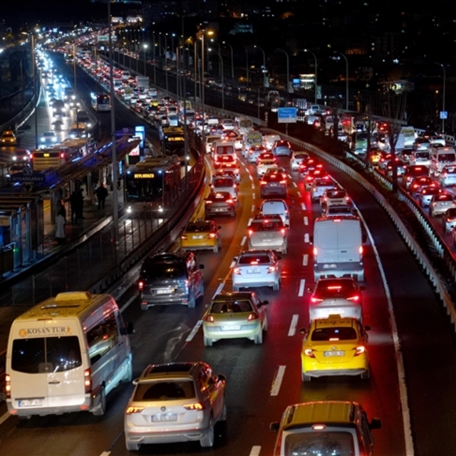 İstanbul'da trafik yoğunluğu yüzde 80'e çıktı