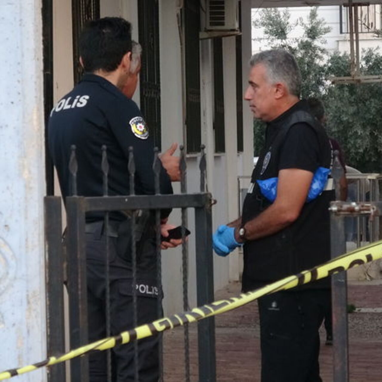 Kan donduran olay! Polis memuru, ailesini katletti