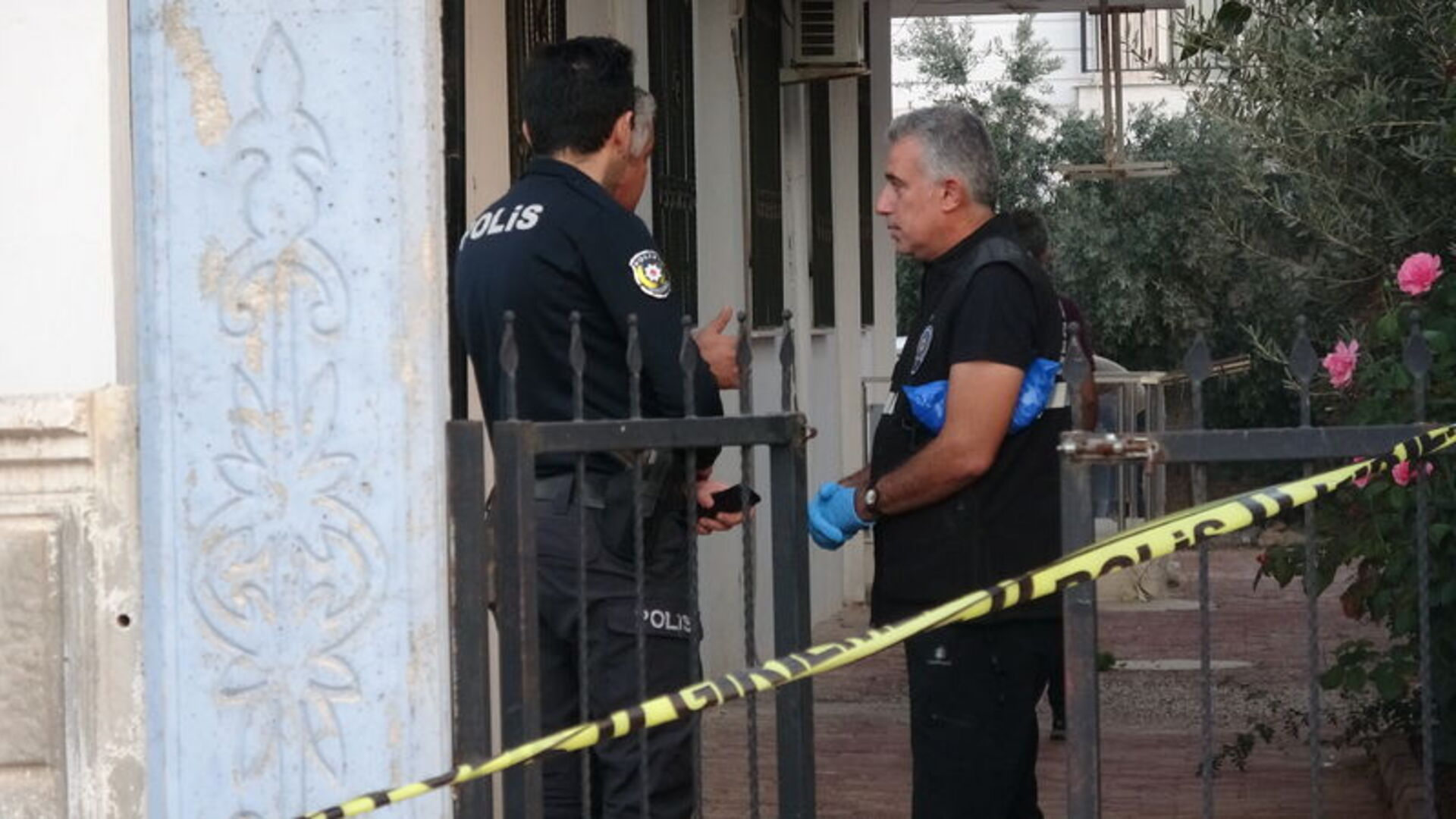 Antalya'da Polis Memuru Eşi ve 2 Çocuğunu Öldürdü