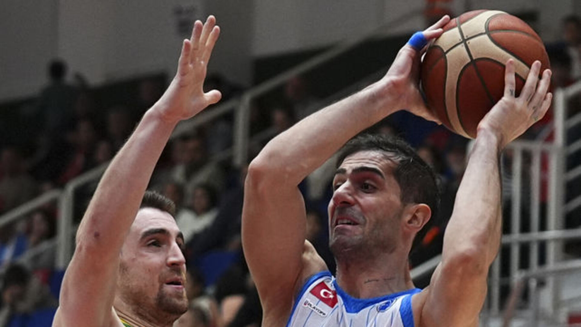 Aliağa Petkimspor, AEK Larnaca'yı 101-58 Mağlup Etti
