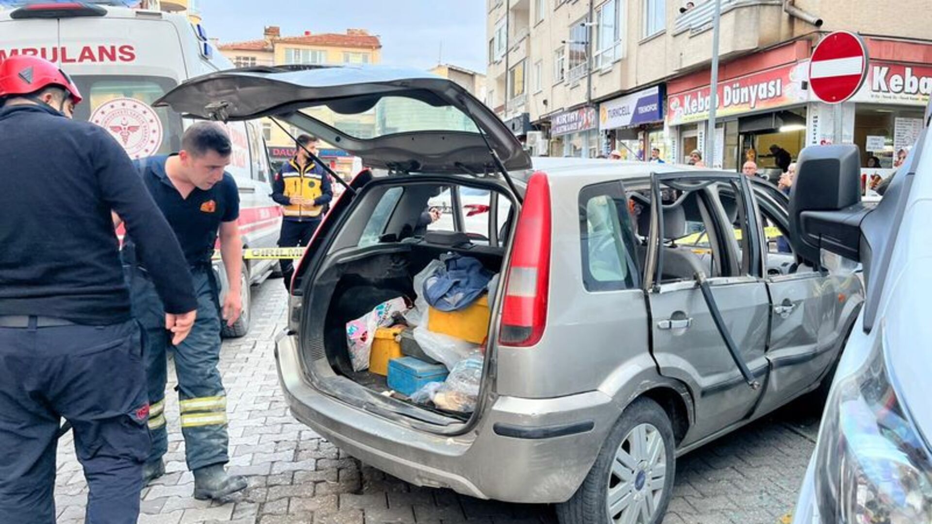 Aksaray'da otomobildeki piknik tüpünün patlaması sonucu sürücü yaralandı
