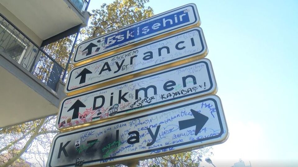 Kızılay tabelası 3. kez yenilendi