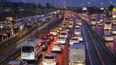 İstanbul'da trafik yoğunluğu yaşanıyor