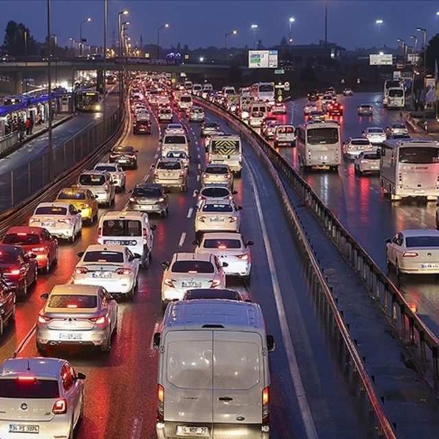 İstanbul'da trafik yoğunluğu yaşanıyor