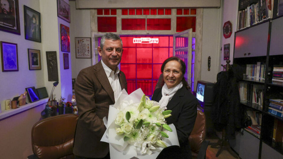 Özel, Hrant Dink'in ailesiyle görüştü