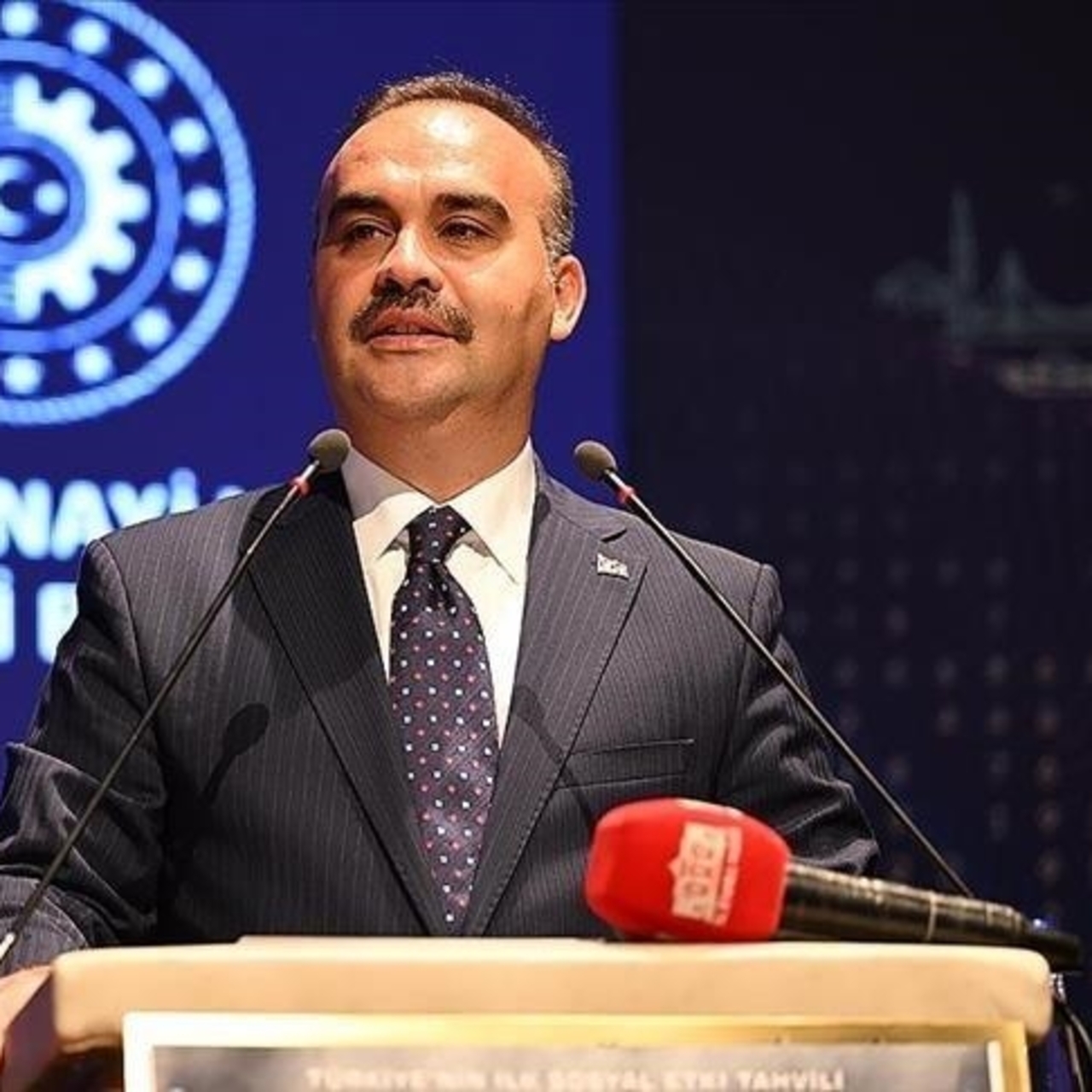 Bakan Kacır'dan Gençlere Tatil Mesajı: Gençlik, Tatil Keyfini Çıkarın!