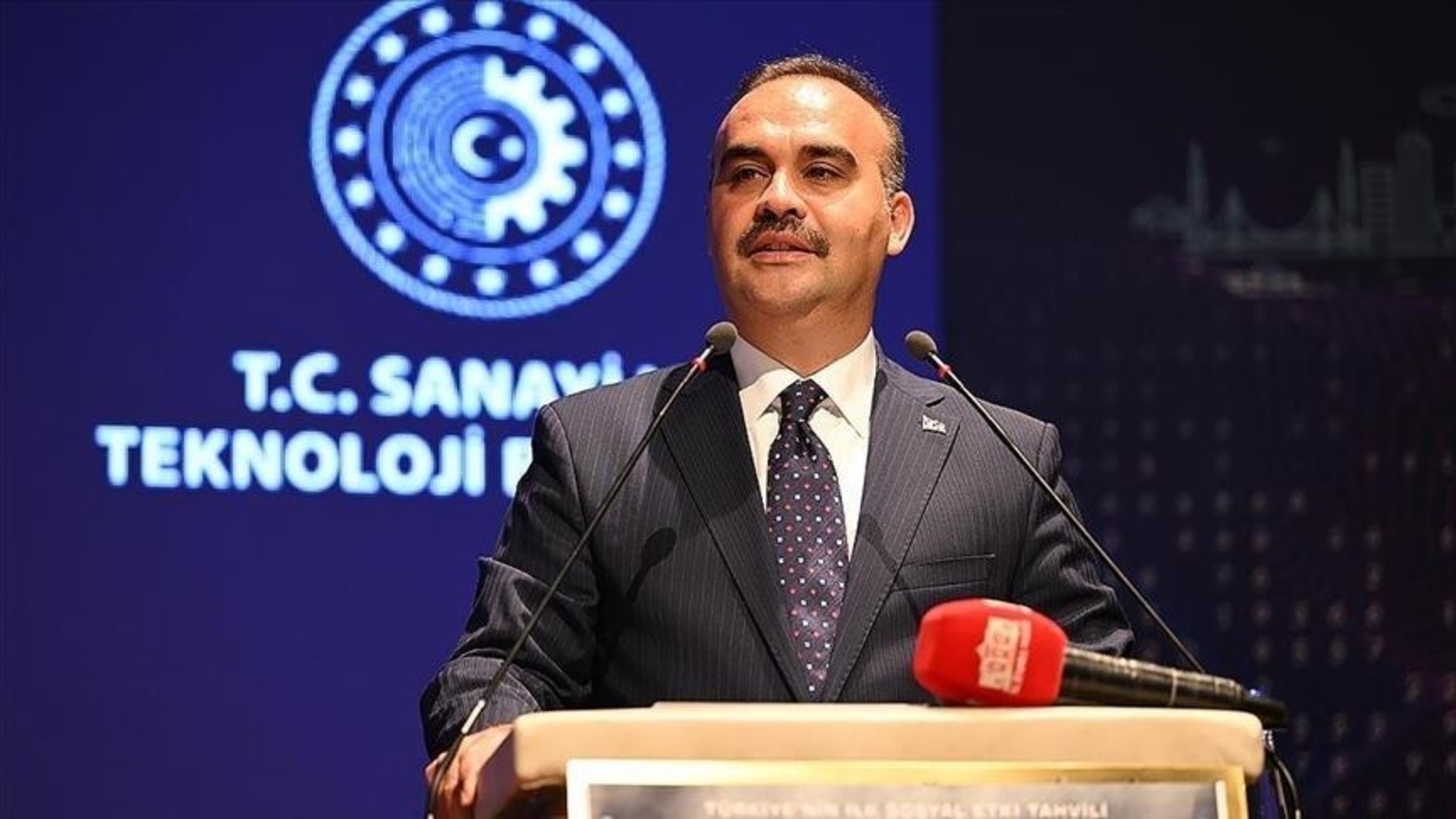 Bakan Kacır Gençleri Bilim Merkezlerine Davet Etti