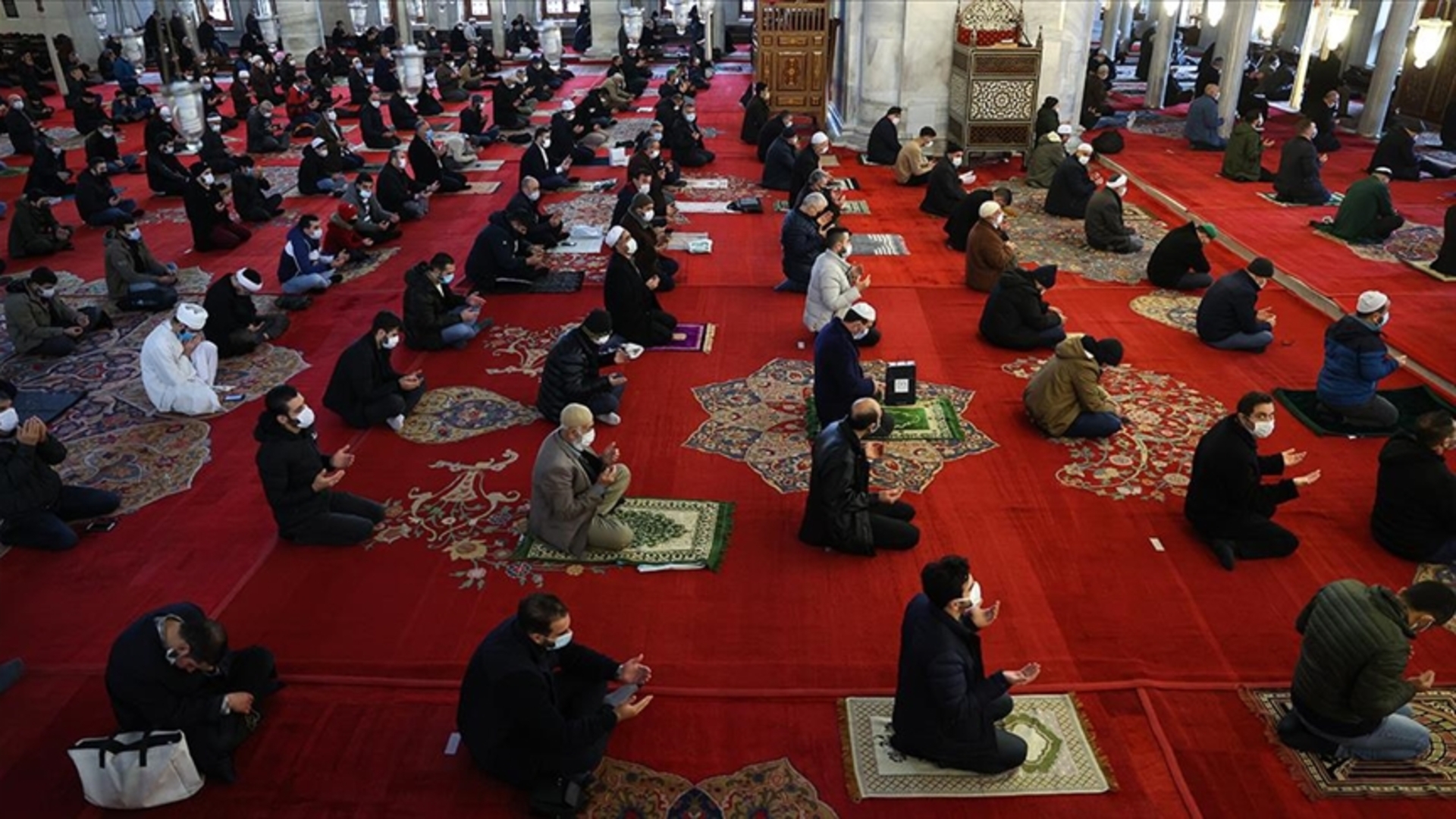 14 Kasım Cuma Namazı Saatleri: İstanbul, Ankara, İzmir ve Bursa