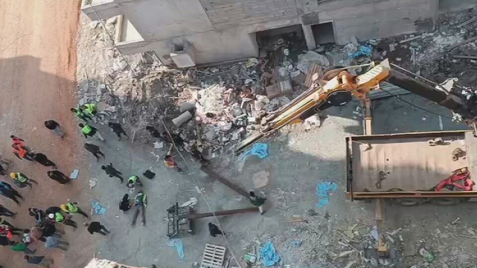 Vinç kırıldı! 2 işçi 25 metreden düştü!