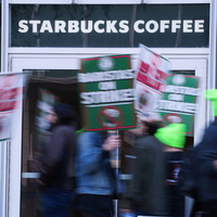 Starbucks'ın ABD'deki çalışanları greve gitti