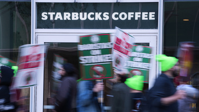 Starbucks'ın ABD'deki çalışanları greve gitti