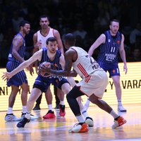 Anadolu Efes, Antalya'da nefes aldı!