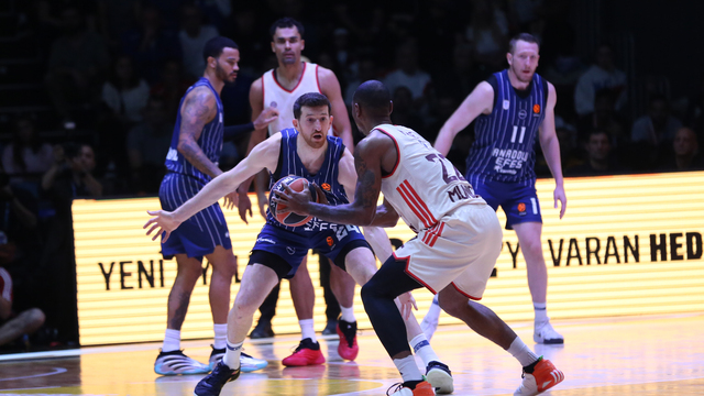 Anadolu Efes, Antalya'da nefes aldı!
