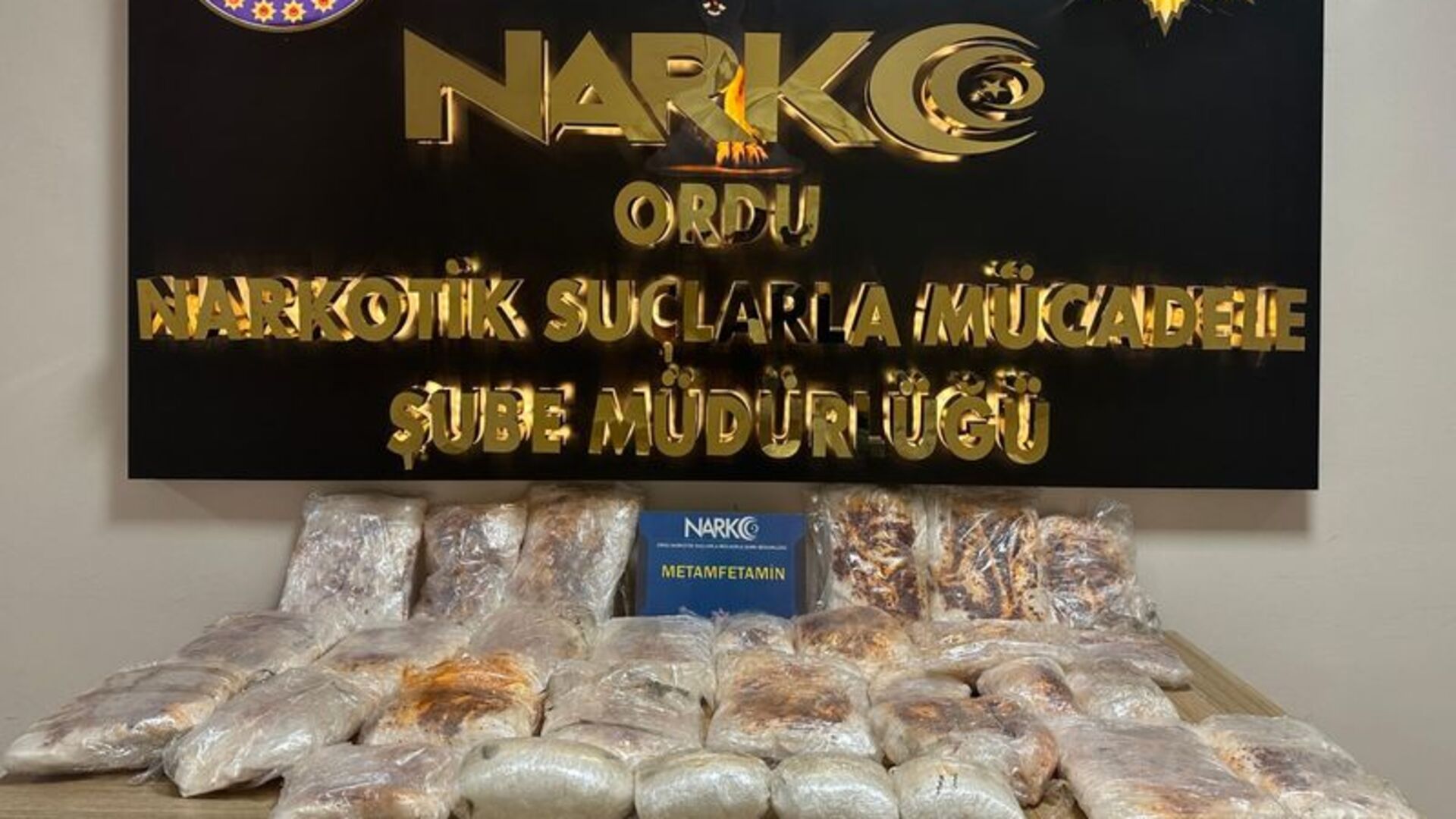 Ordu'da otomobilin kapılarına gizlenmiş 25 kilo 200 gram sentetik uyuşturucu ele geçirildi