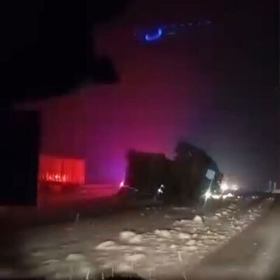 Yardım için duran TIR'a çarptı: 1 ölü, 5 yaralı