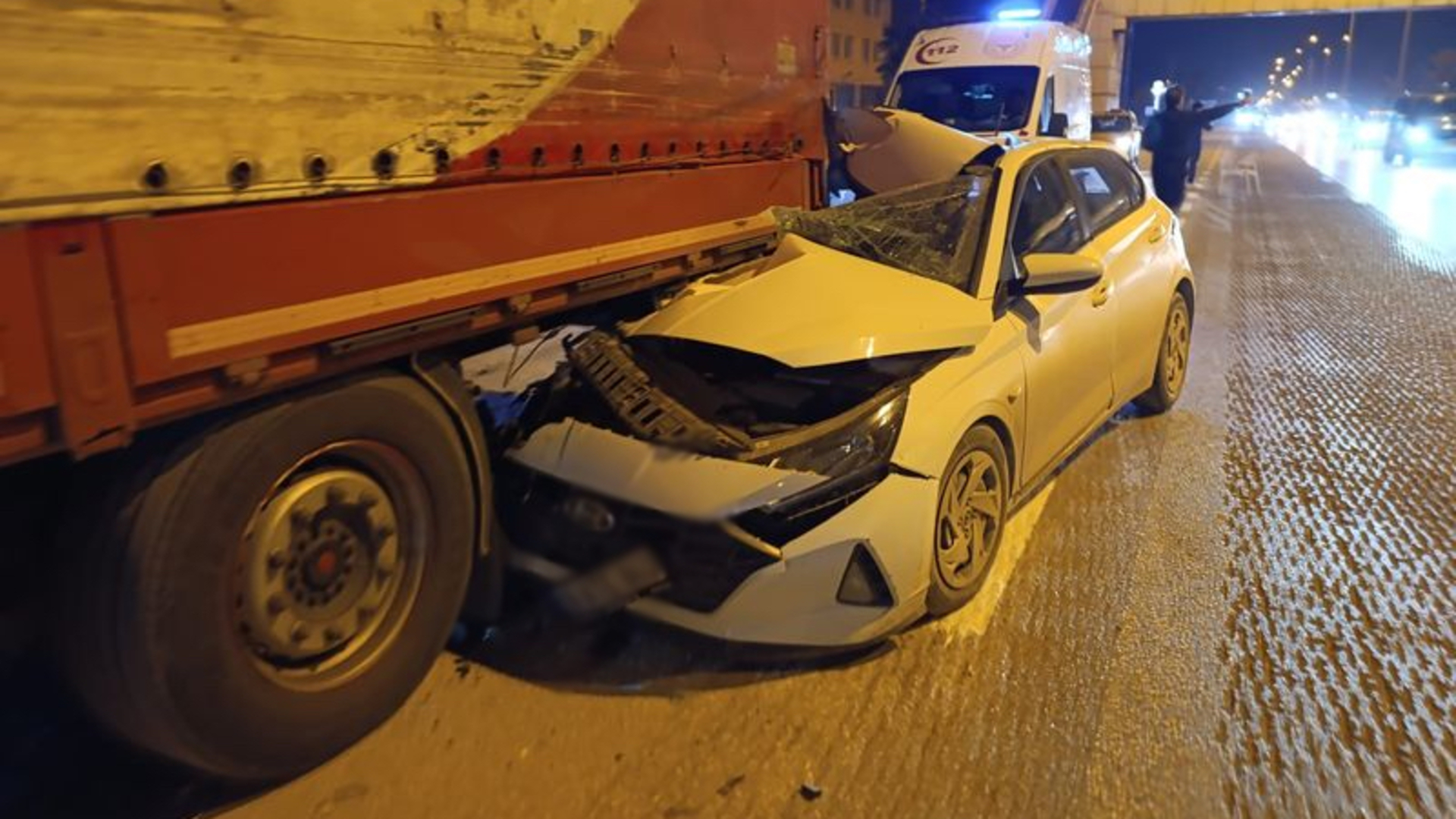 Bursa'da TIR'a Arkadan Çarpma Kazası: 1 Yaralı