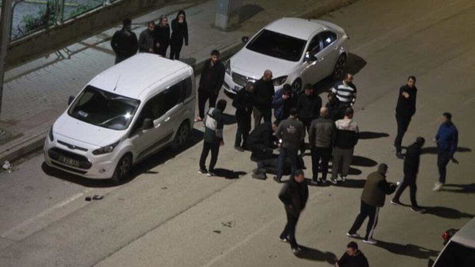 Hafif ticari araç ile motosiklet çarpıştı: 1 yaralı