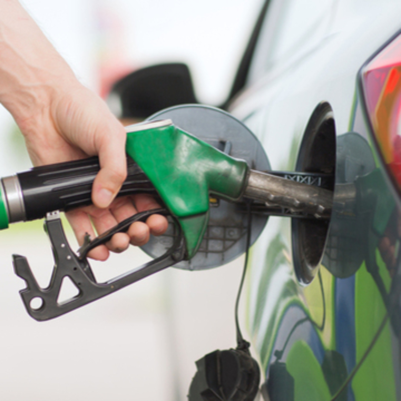 Benzine zam geldi