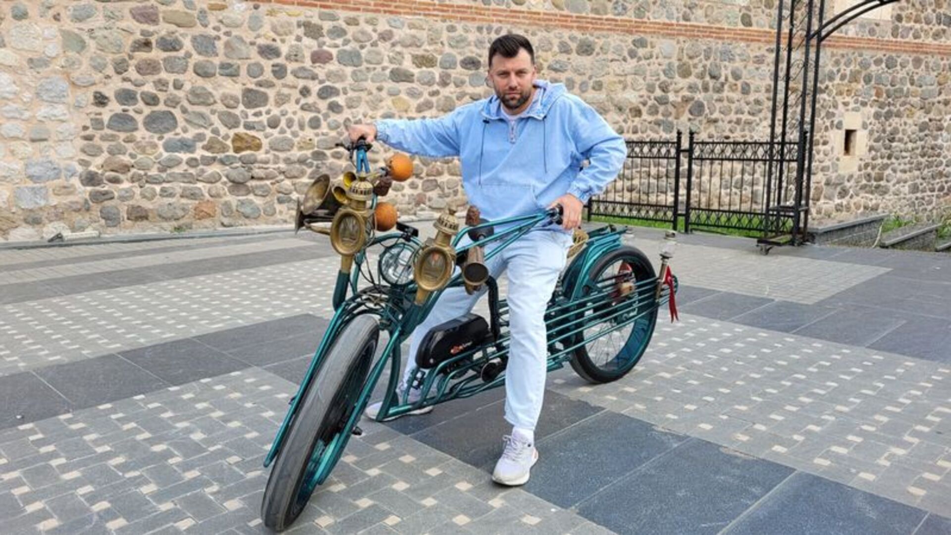 Samsunlu esnaf eski parçaları kullanarak elektrikli bisiklet yaptı