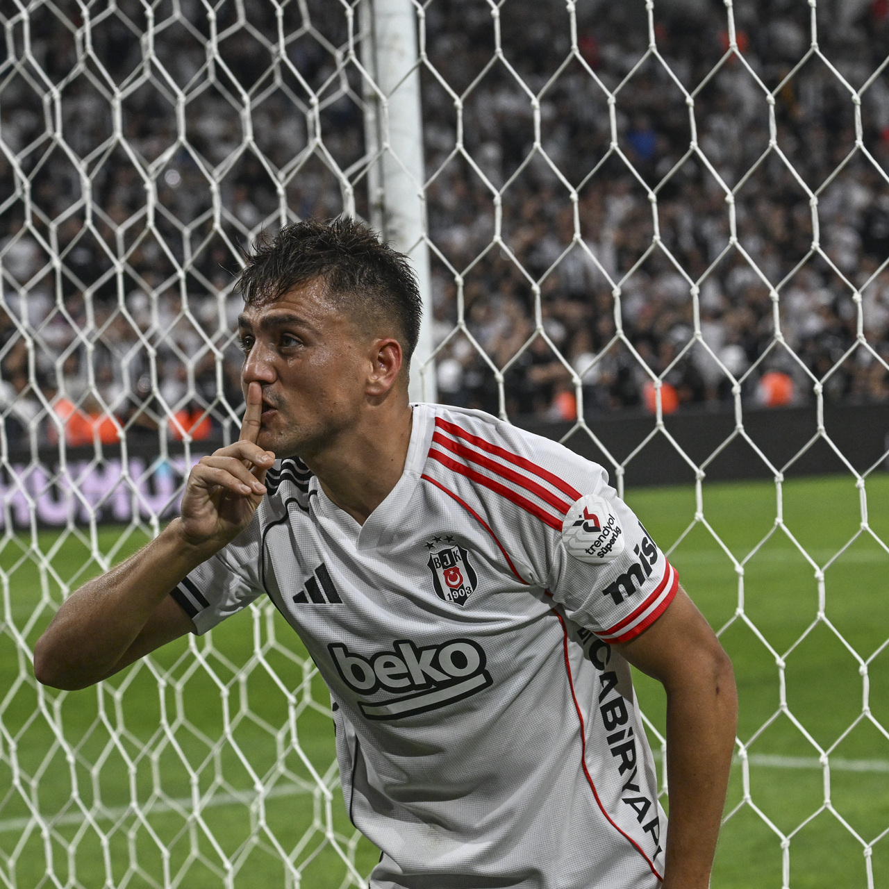 Adalı duyurdu: Cengiz Ünder...