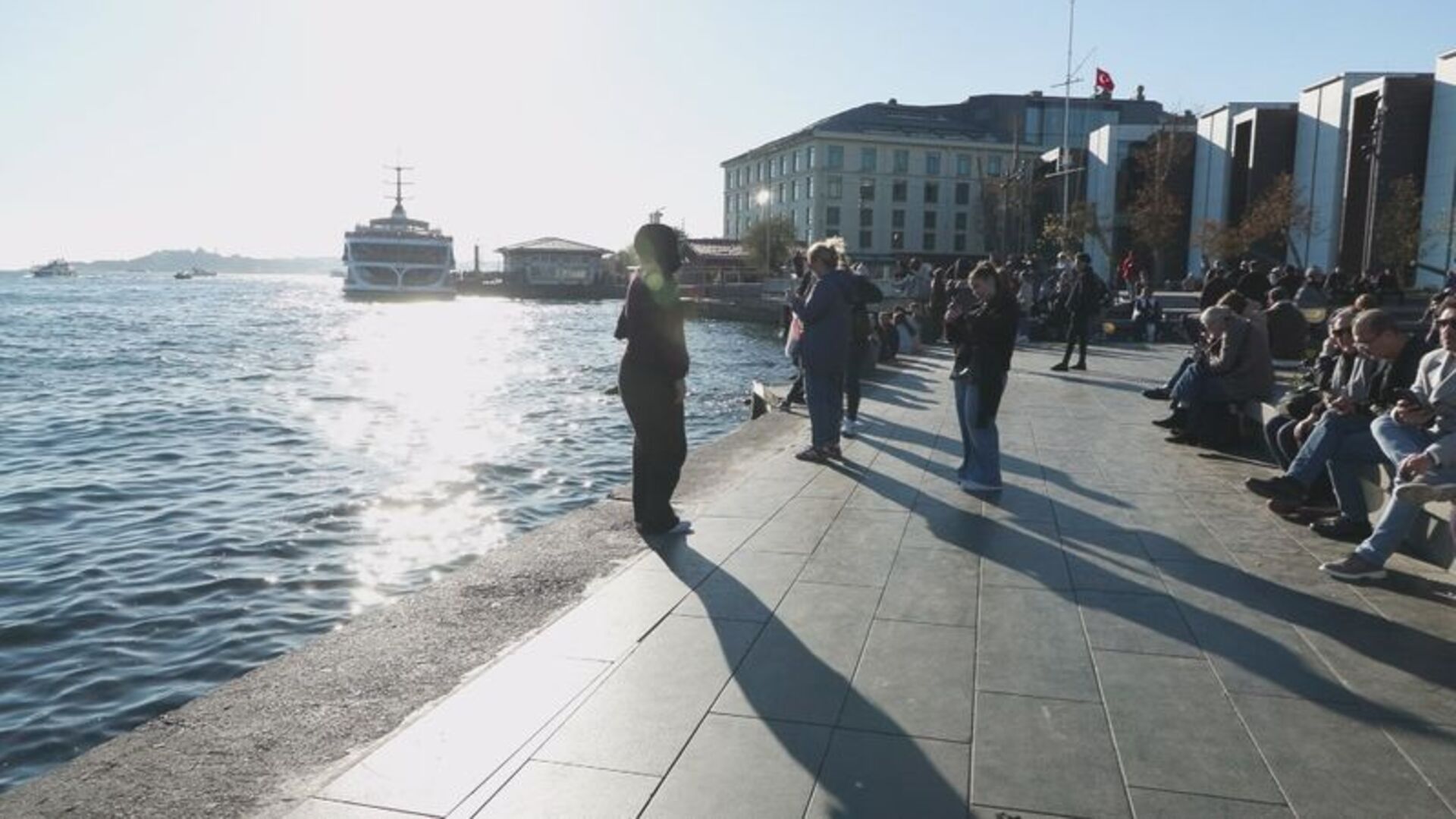 İstanbul'da Ara Tatil Sonunda Güneş Sahilleri Doldurdu