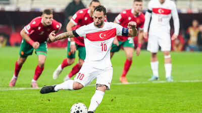Hakan Çalhanoğlu, Bülent Korkmaz'ı yakaladı