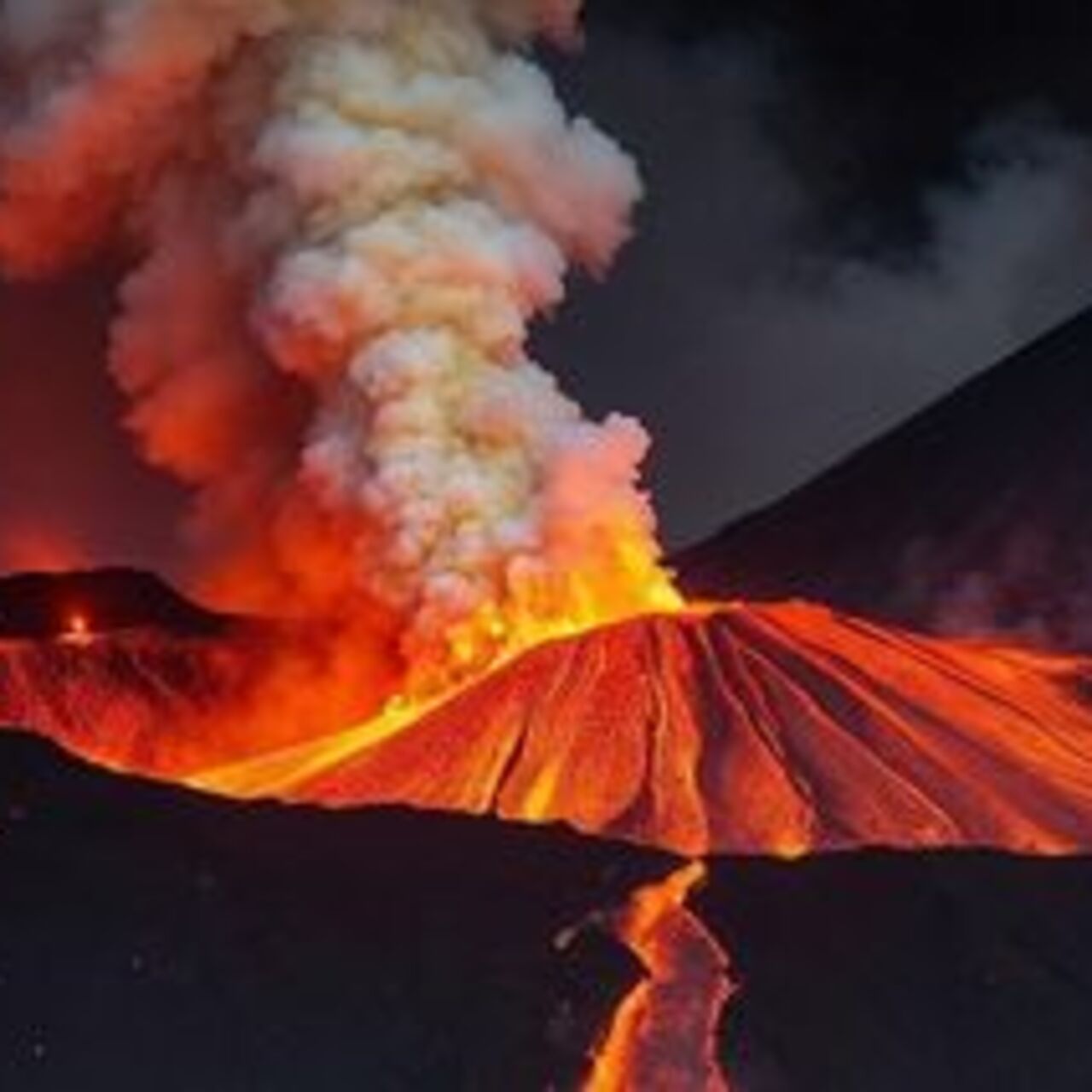 Japonya'da yanardağ patlaması