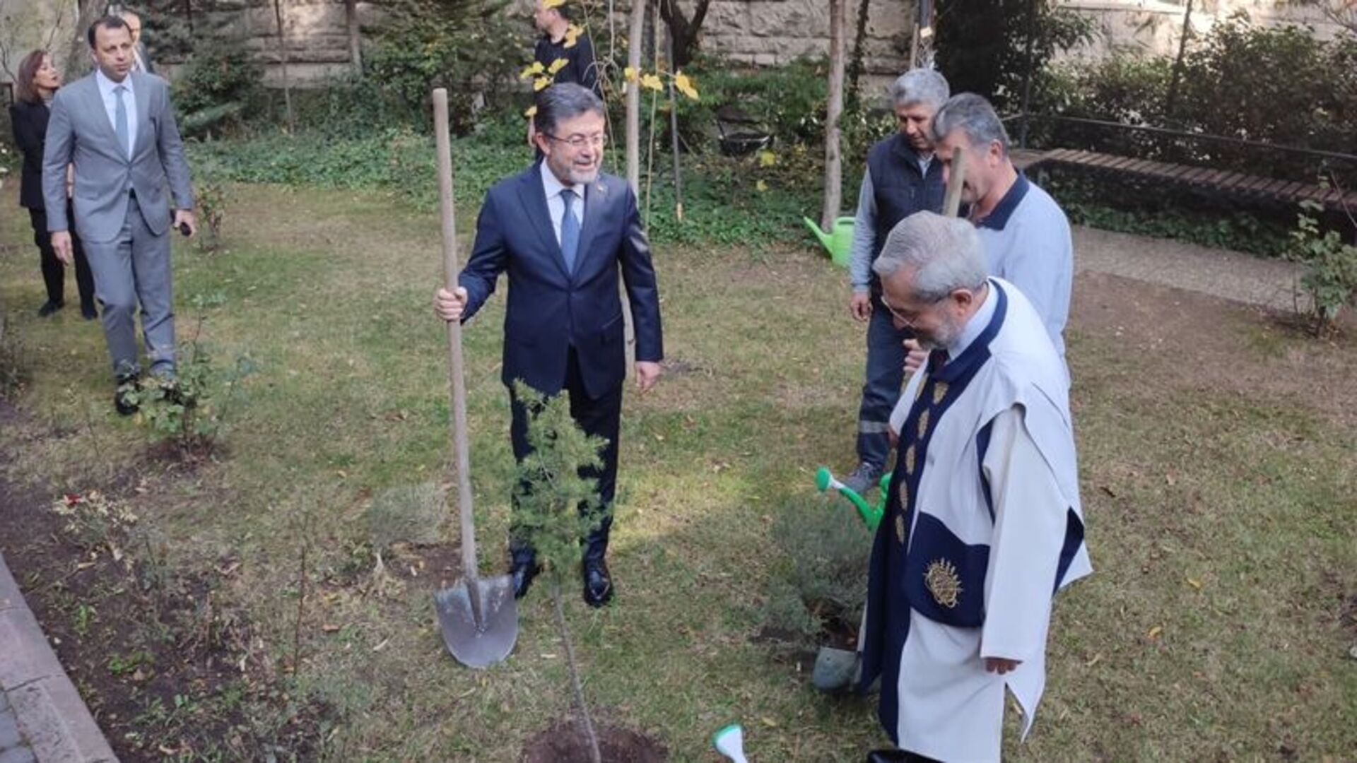 Son dakika: 11 Kasım rekoru! 14.9 milyon fidan toprakla buluştu | Son dakika haberleri