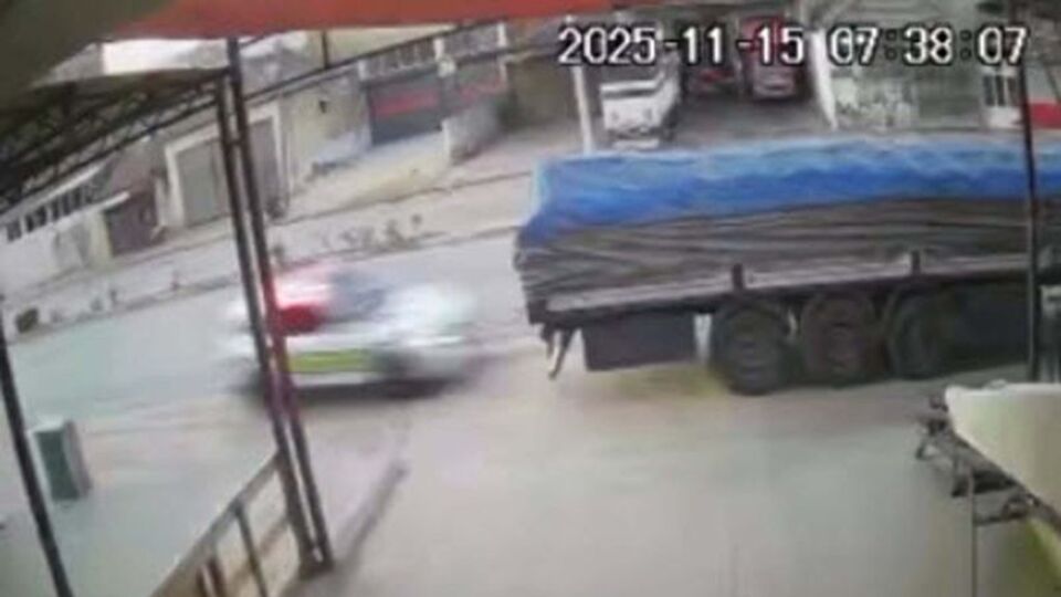 Polisin şehit olduğu kaza kamerada