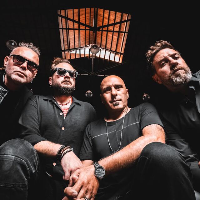 Özkan Uğur'a saygı duruşu