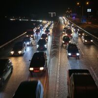 Ara tatil dönüşü trafik yoğunluğu