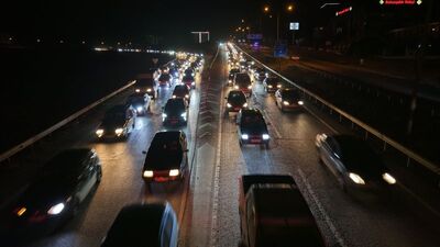 Ara tatil dönüşü trafik yoğunluğu