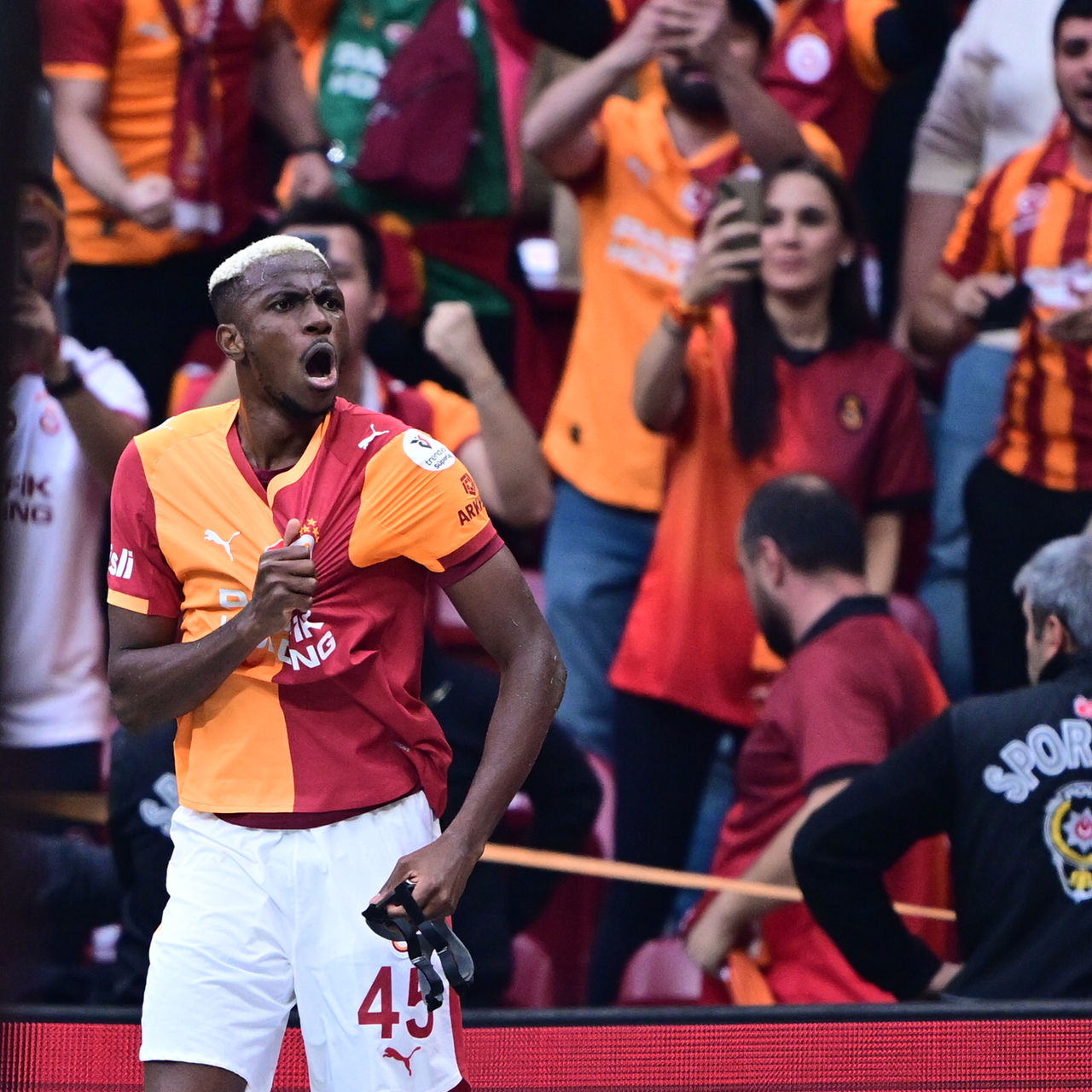 Osimhen hayat hikayesini anlattı!