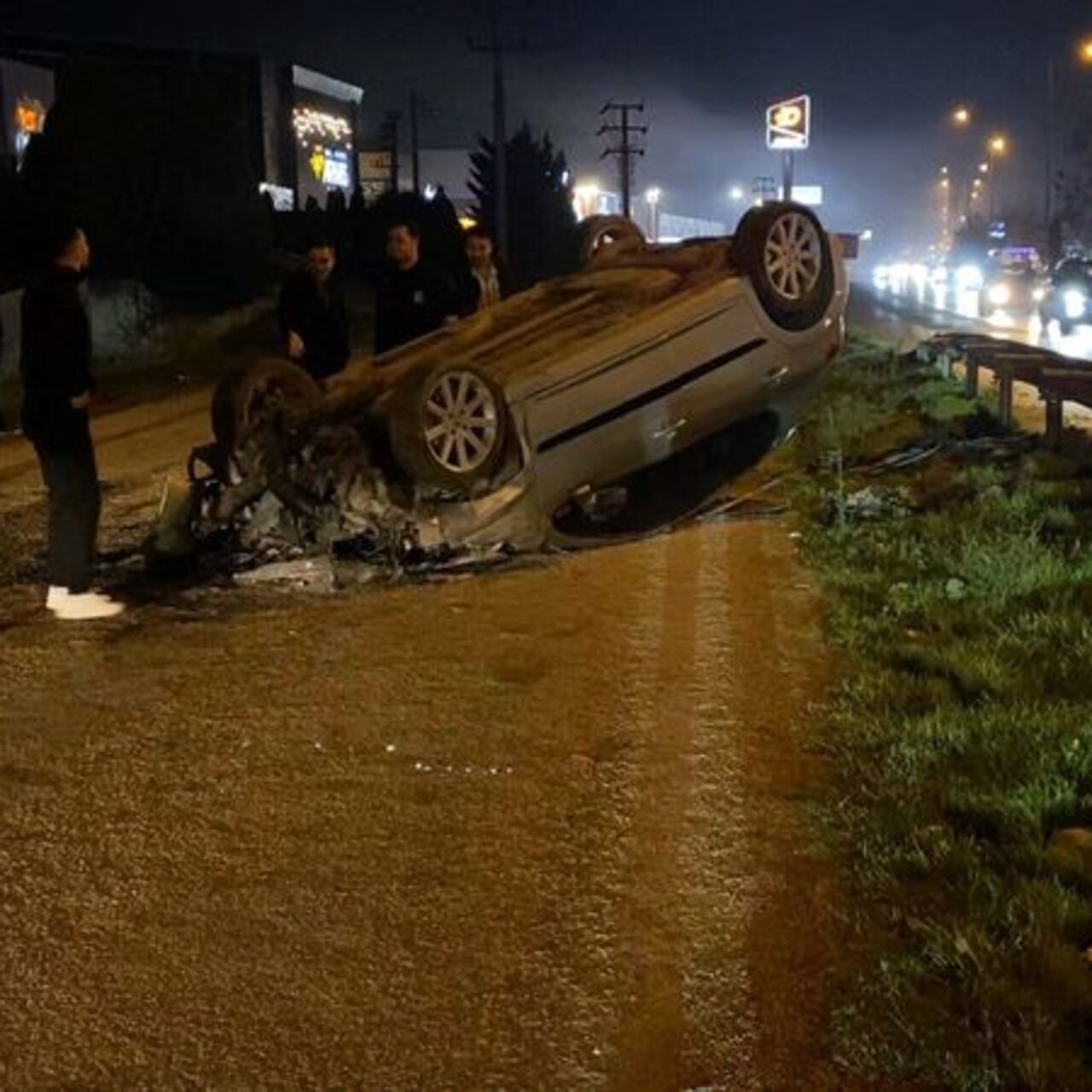 Kontrolden çıkıp ters döndü: 2 yaralı