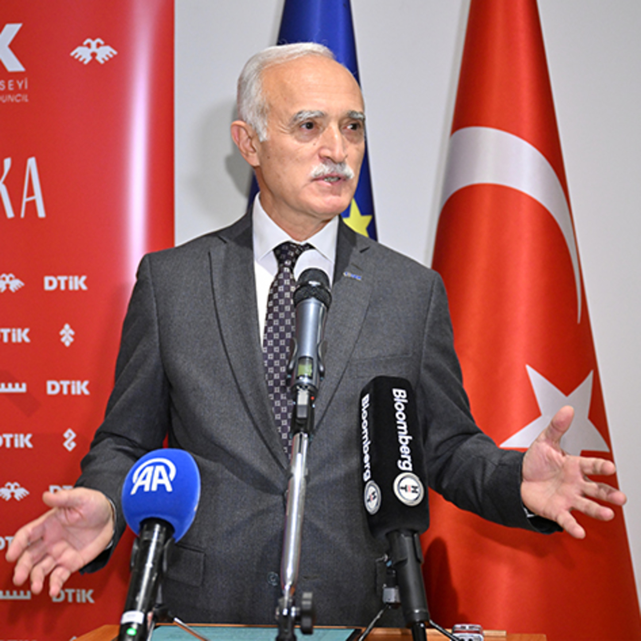 "Mallar serbest, malları taşıyacak tırlarla ilgili kotalar var"