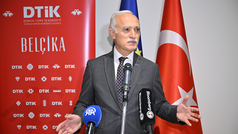 "Mallar serbest, malları taşıyacak tırlarla ilgili kotalar var"