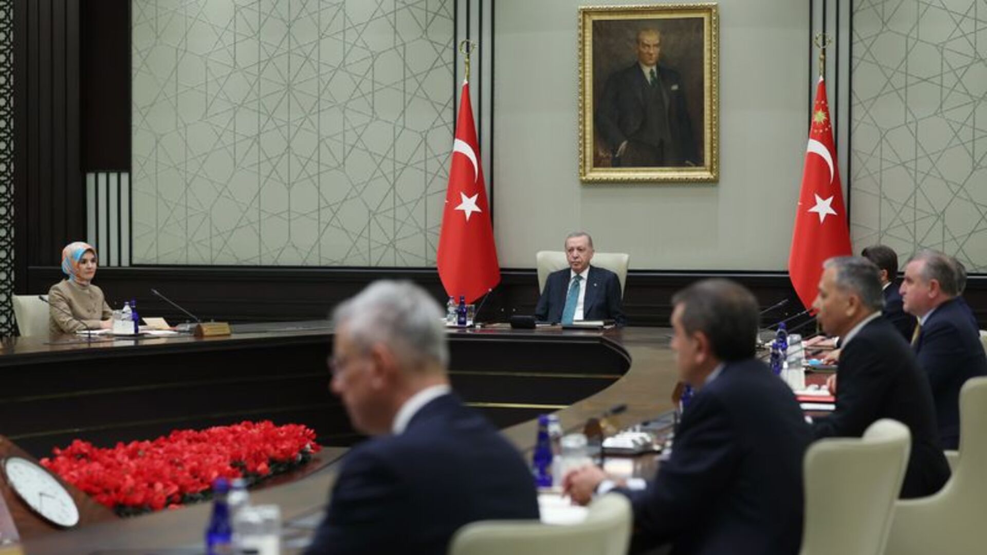 Kabine Beştepe'de Toplanıyor: Gürcistan Kazası ve Ekonomi Gündemde