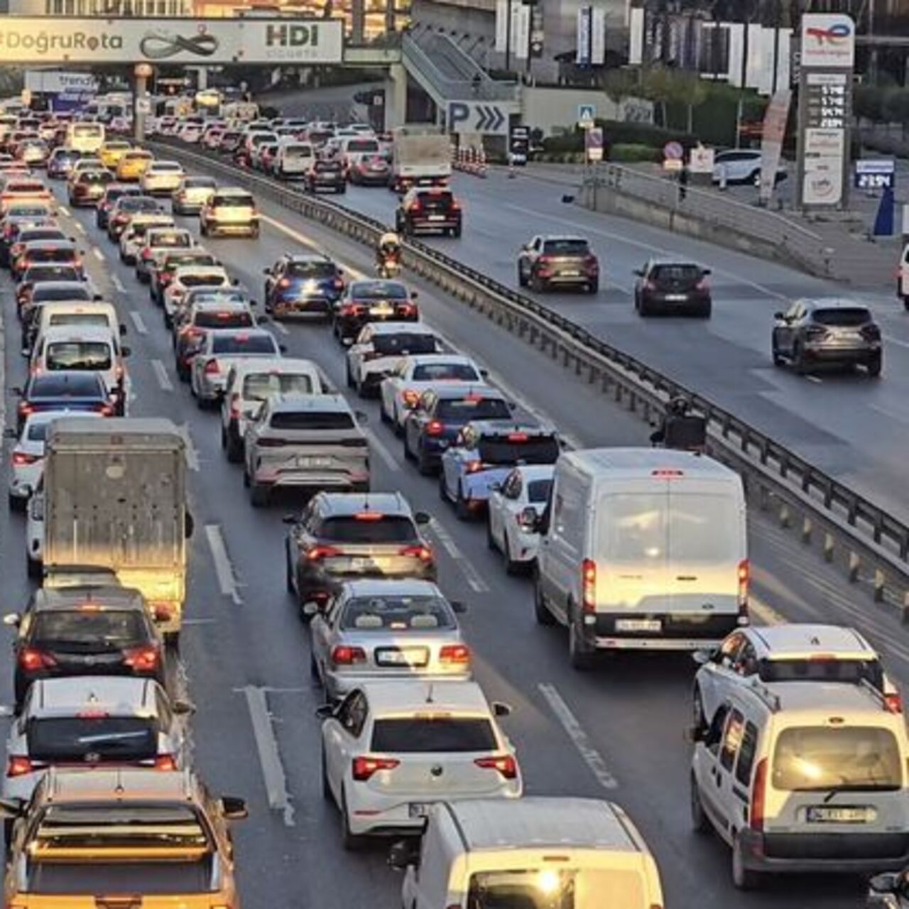 Ara tatil sonrası trafikte yoğunluk