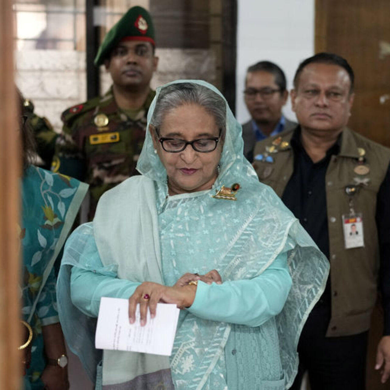 Eski Bangladeş Başbakanı idama mahkum edildi